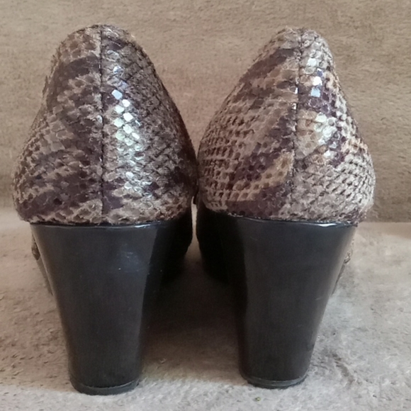 ⭐️ Host Pick ⭐️REBECCA Blue |  Animal Print Brown Faux Suede Wedges - Picture 7 of 12